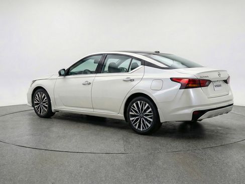 Used 2025 Nissan Altima 2.5 SV image 6