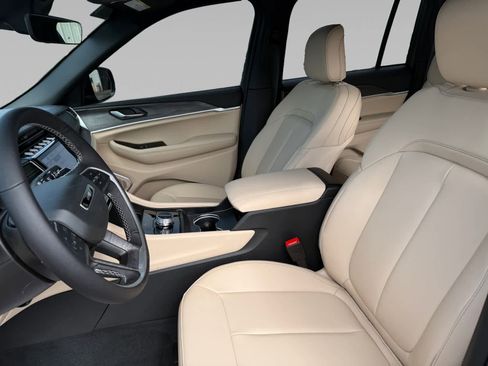 New 2025 Jeep Grand Cherokee Limited w/ MOPAR Finishing Package AWD/4WD image 9