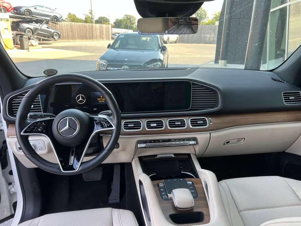 Used 2025 Mercedes-Benz GLE 450e 4MATIC w/ Driver Assistance Package image 7