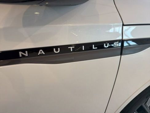 Used 2024 Lincoln Nautilus Reserve w/ Equipment Group 202A image 7