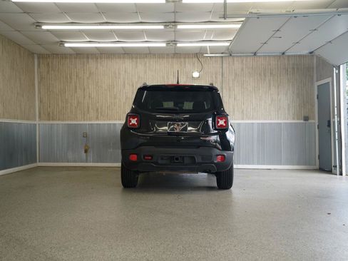 Used 2017 Jeep Renegade Trailhawk w/ Premium Trailhawk Package AWD/4WD image 8