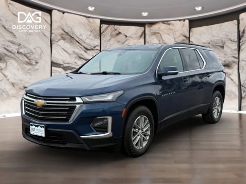 Used 2023 Chevrolet Traverse LT w/ Rear Camera Mirror Package AWD/4WD image 1