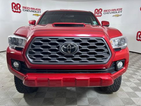 Used 2021 Toyota Tacoma TRD Sport w/ Technology Package image 2