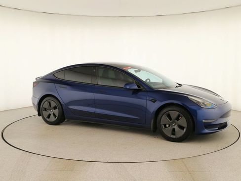 Used 2021 Tesla Model 3 Standard Range Plus RWD image 9