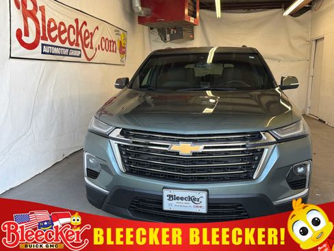 Used 2023 Chevrolet Traverse LT FWD image 1