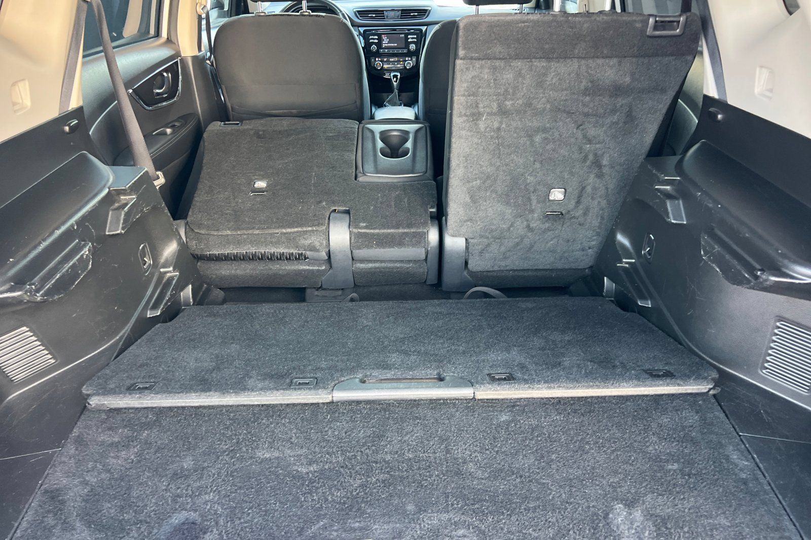Used 2017 Nissan Rogue SV FWD image 15