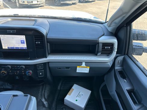 New 2026 Ford F550 4x4 Crew Cab image 25