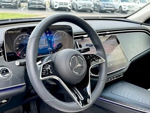 Used 2025 Mercedes-Benz E 350 4MATIC Sedan image 17