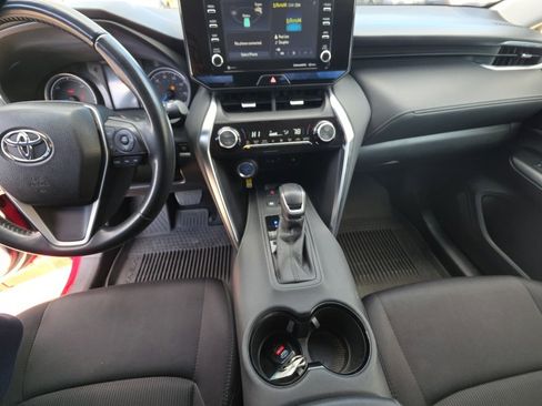 Used 2022 Toyota Venza LE image 13