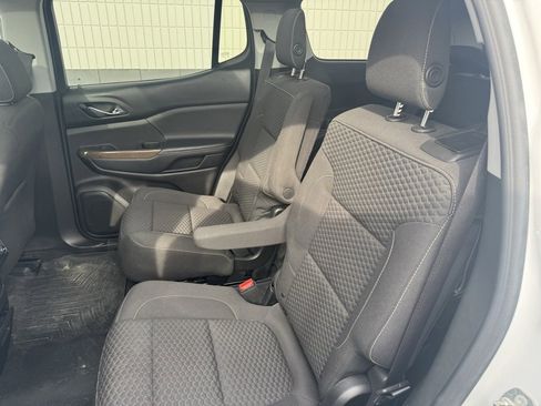 Used 2018 GMC Acadia SLE image 13