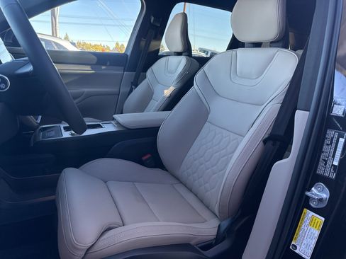 New 2025 Volvo EX90 Ultra image 9