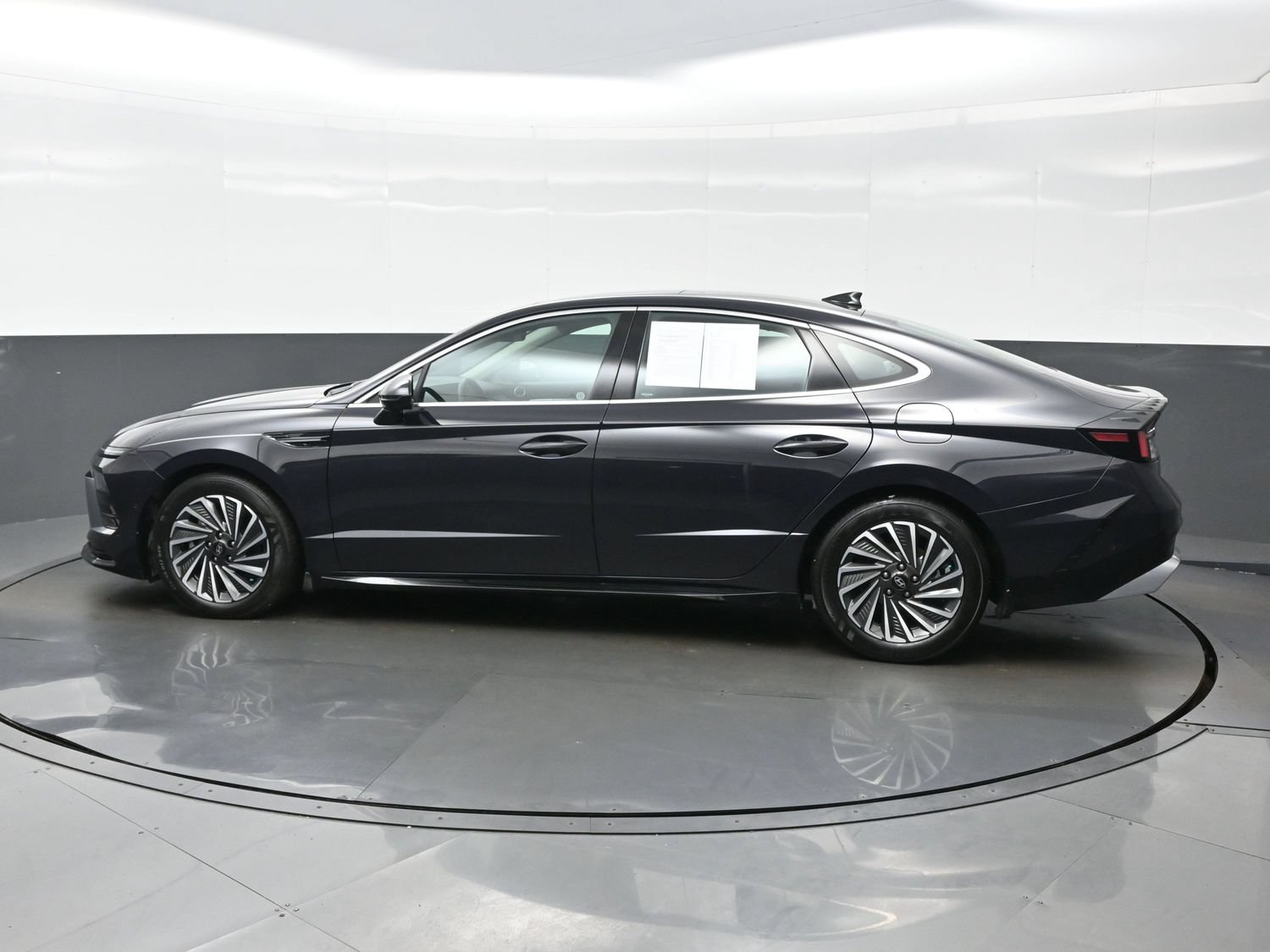 Certified 2026 Hyundai Sonata Limited FWD image 3