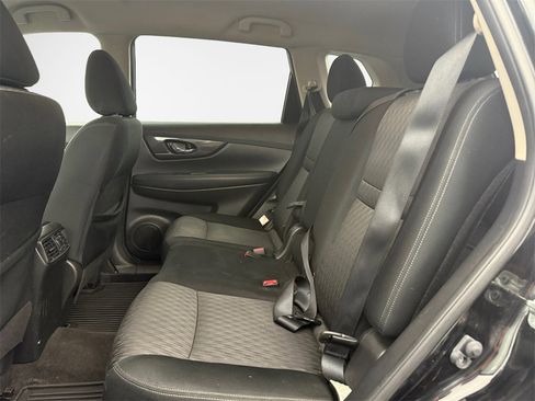 Used 2020 Nissan Rogue SV image 22