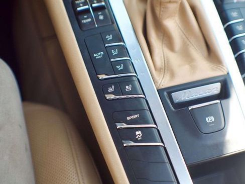 Used 2016 Porsche Macan S image 28