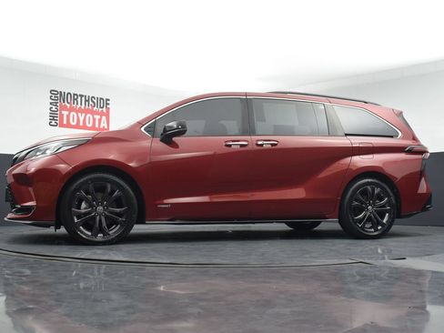 Used 2021 Toyota Sienna XSE FWD image 30