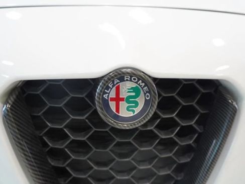 Used 2018 Alfa Romeo Giulia Ti Sport w/ Quick Order Package 22U Sport RWD image 4
