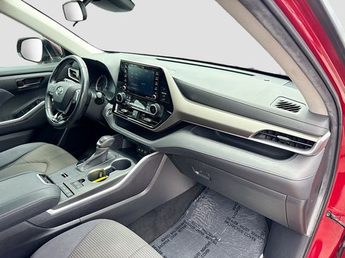 Used 2020 Toyota Highlander LE FWD image 14