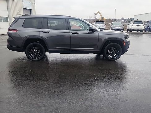 Used 2023 Jeep Grand Cherokee L Laredo image 9