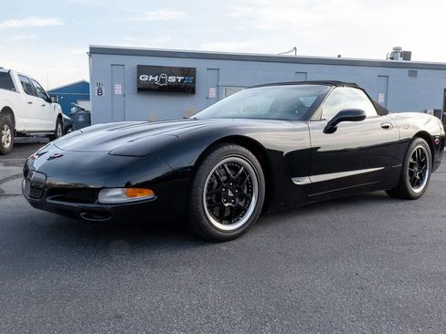 Used 1999 Chevrolet Corvette Convertible w/ Memory Pkg RWD image 2