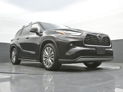 Used 2022 Toyota Highlander Platinum AWD/4WD image 44