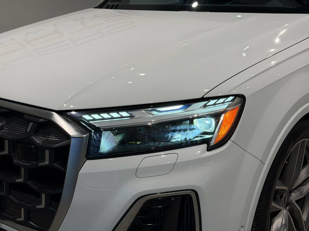 Used 2025 Audi SQ7 Prestige AWD/4WD image 8