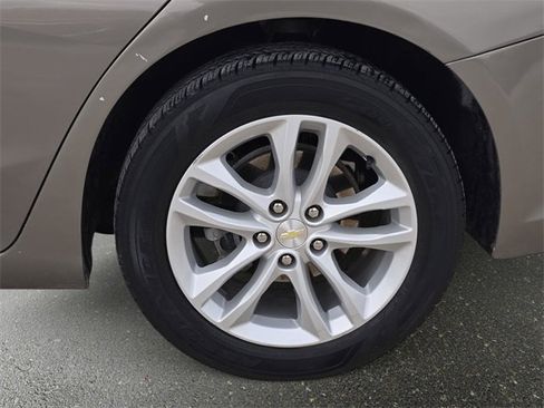Used 2018 Chevrolet Malibu LT image 35