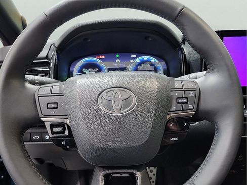 Used 2025 Toyota Camry XSE image 18