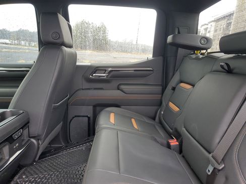 Used 2023 GMC Sierra 1500 AT4 image 11