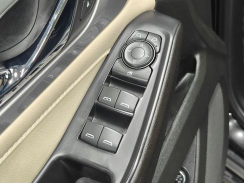 Used 2022 Chevrolet Traverse LT AWD/4WD image 52