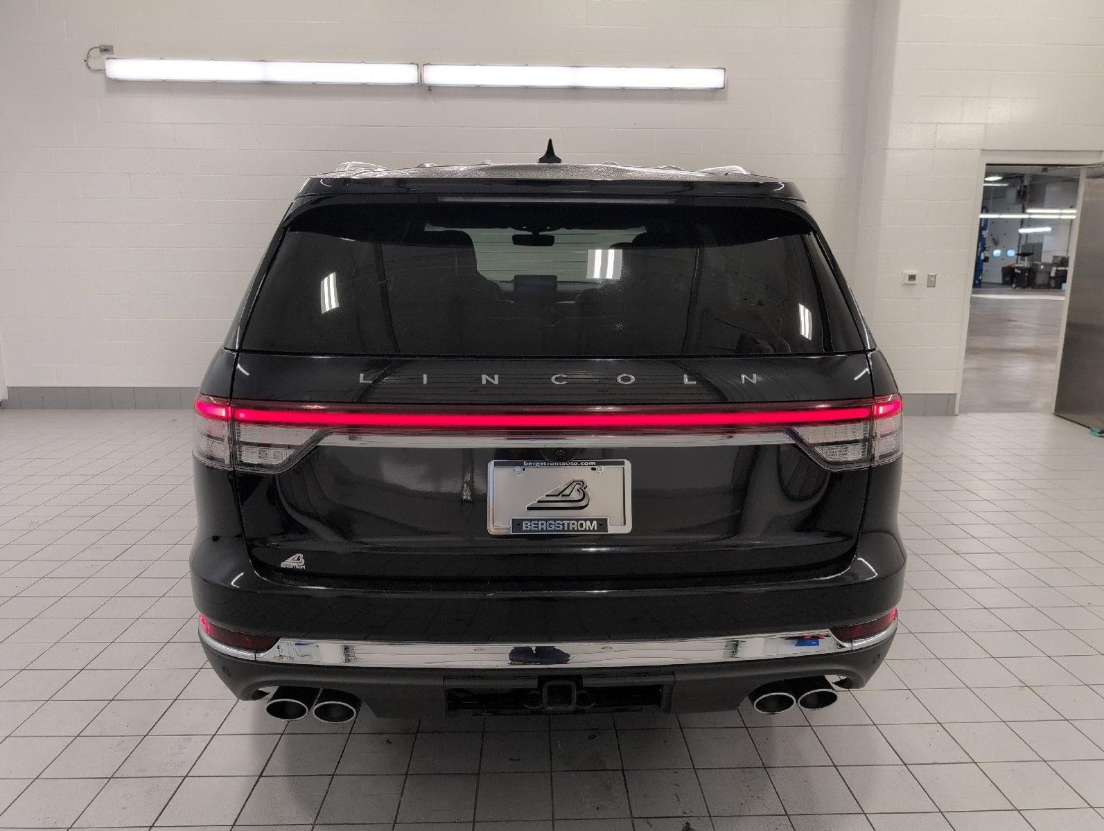 Used 2020 Lincoln Aviator Reserve w/ Equipment Group 202A AWD/4WD image 25