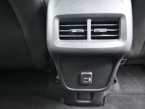 Used 2023 Chevrolet Equinox LT image 35