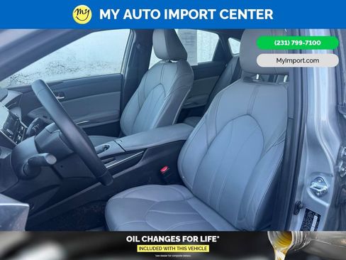 Used 2021 Toyota Avalon XLE w/ Moonroof Package image 7