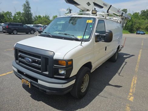 Used 2013 Ford E-350 and Econoline 350 Super Duty RWD image 2