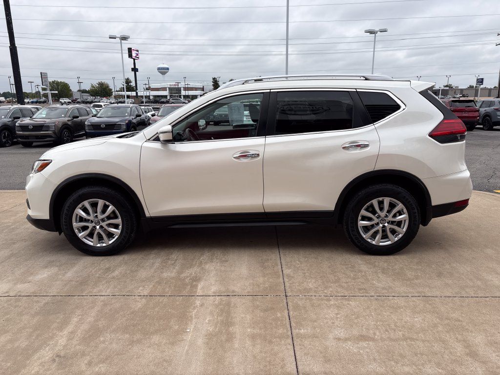 Used 2017 Nissan Rogue SV AWD/4WD image 2