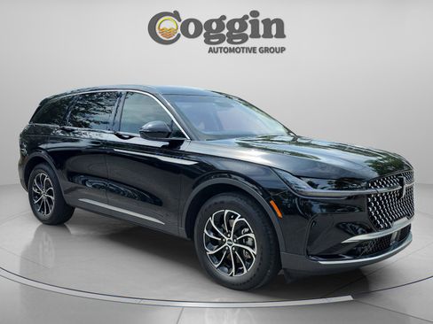 Used 2025 Lincoln Nautilus Premier AWD/4WD image 7