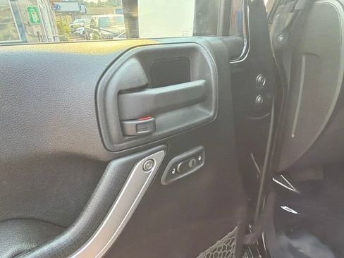 Used 2013 Jeep Wrangler Unlimited Sahara w/ Connectivity Group AWD/4WD image 16