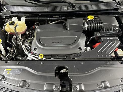 Used 2020 Chrysler Pacifica Touring-L image 26