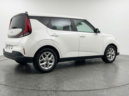 Used 2025 Kia Soul LX w/ LX Technology Package image 9