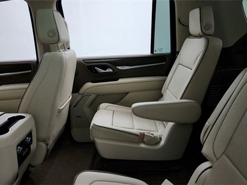 Used 2022 GMC Yukon XL Denali image 18