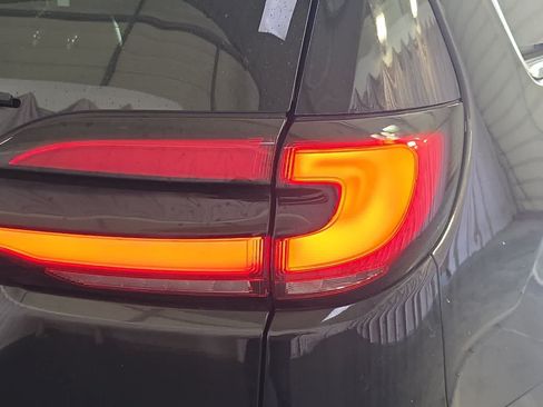 Used 2023 Chrysler Pacifica Limited FWD image 13