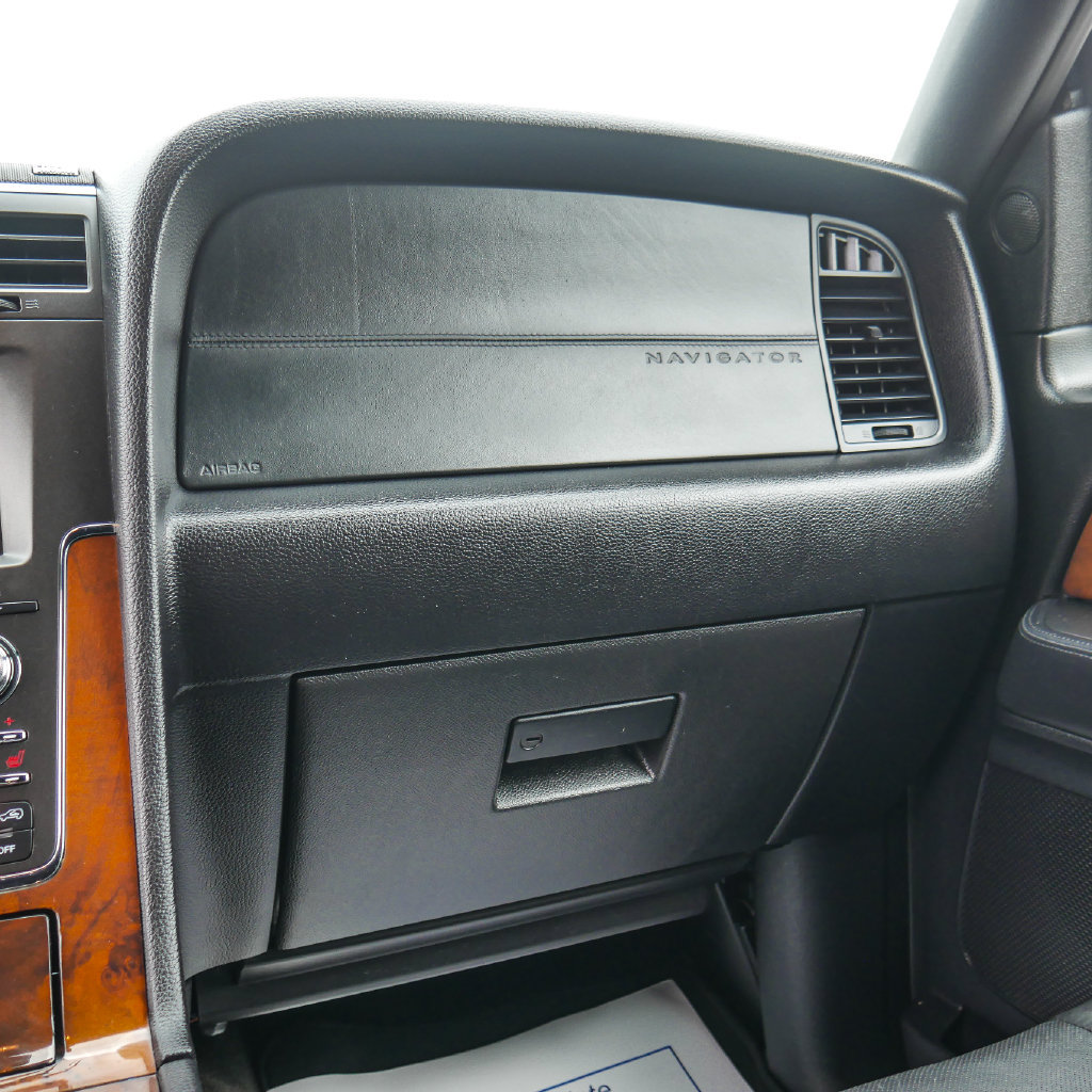 Used 2016 Lincoln Navigator Select AWD/4WD image 35