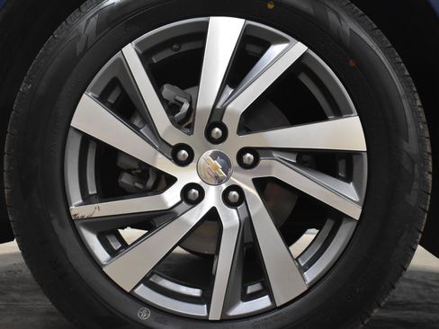 Used 2023 Chevrolet Equinox Premier FWD image 32