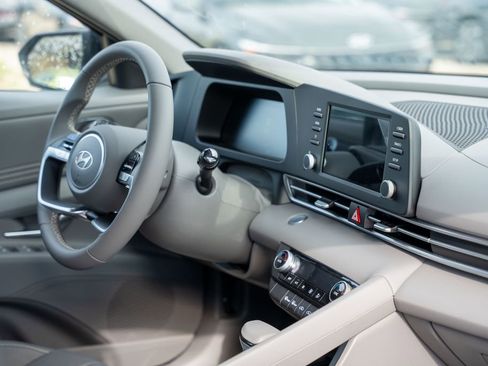 New 2025 Hyundai Elantra Sport image 12