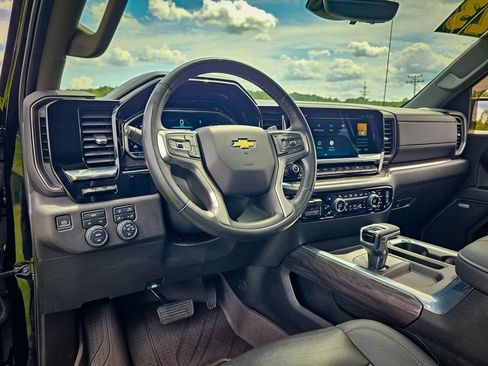 Used 2023 Chevrolet Silverado 1500 LTZ w/ LTZ Premium Package AWD/4WD image 16