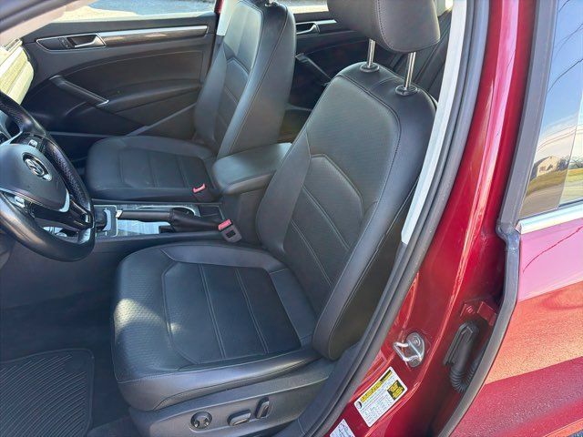Used 2018 Volkswagen Passat 2.0T SE FWD image 15
