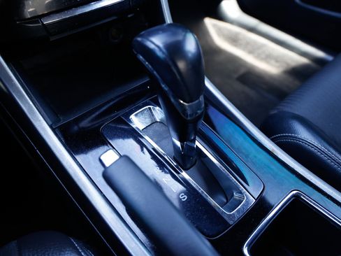 Used 2016 Honda Accord Sport image 38