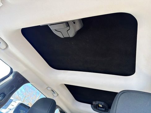 Used 2015 Jeep Renegade Latitude w/ Popular Equipment Group image 15