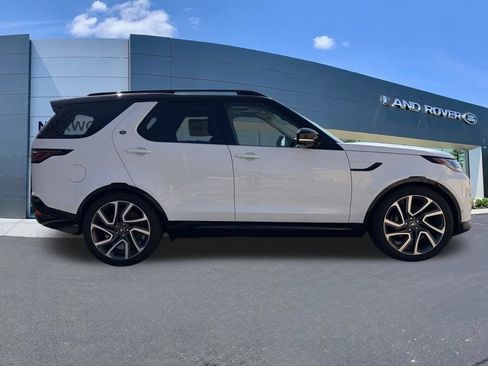 Certified 2025 Land Rover Discovery Metropolitan Edition AWD/4WD image 4