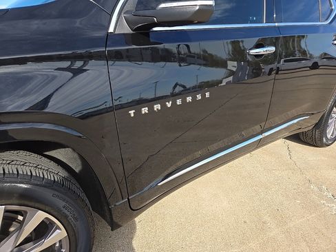 Used 2023 Chevrolet Traverse Premier image 51