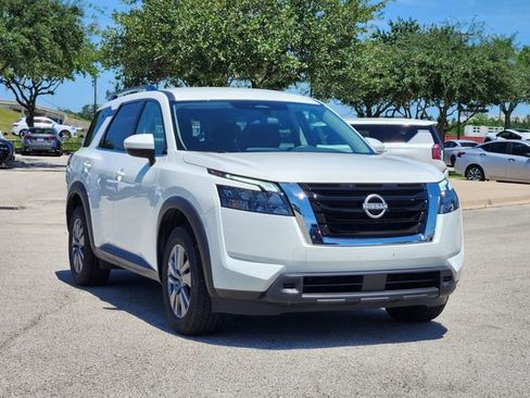 Certified 2025 Nissan Pathfinder SV image 2
